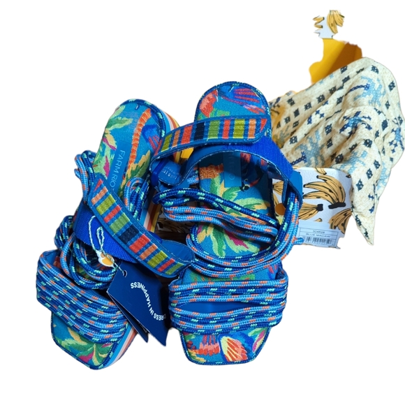 FARM Rio Shoes - Farm Rio Blue Macaw platform sandals sz 9